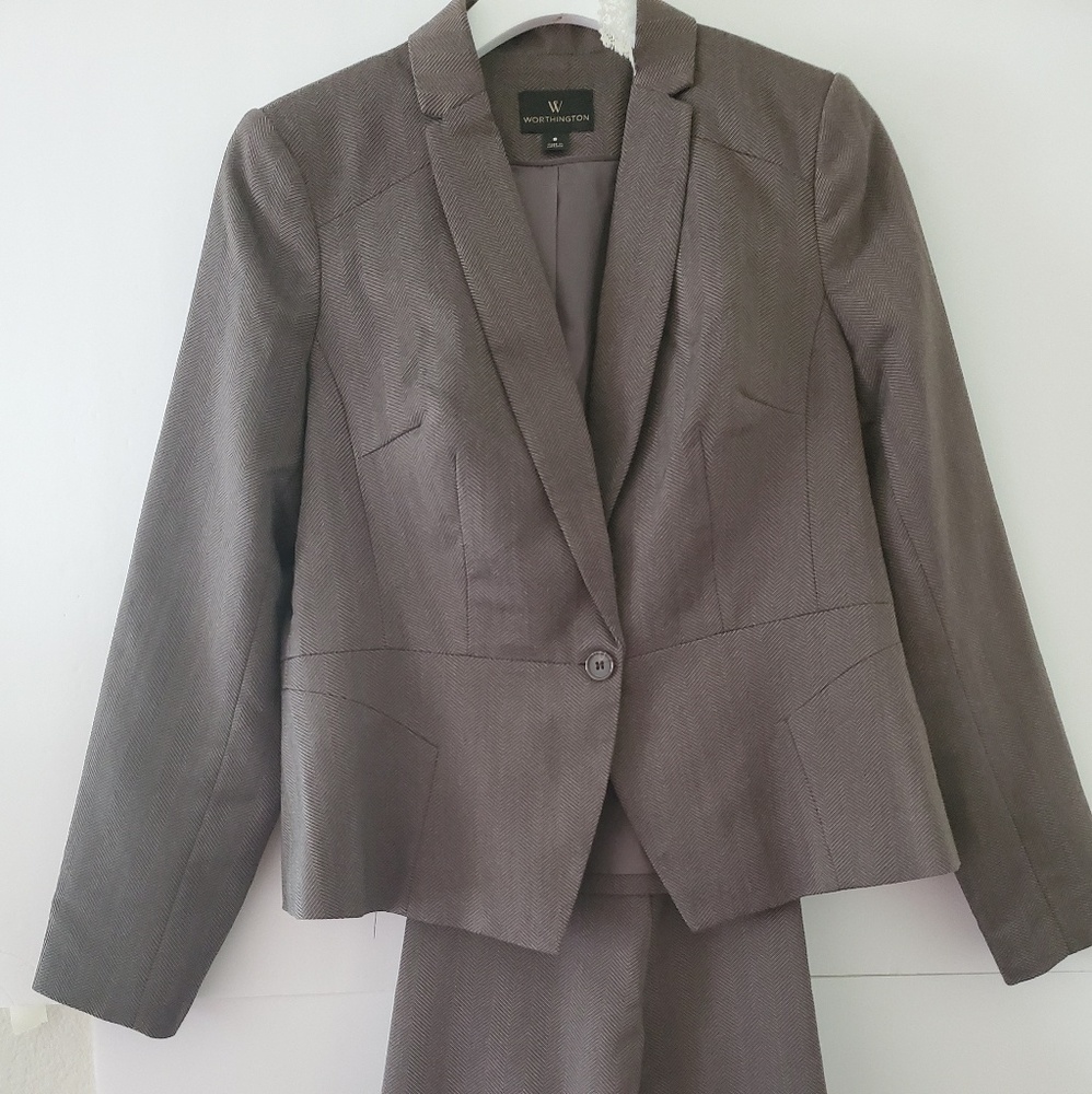 Worthington Two piece Pant Suit